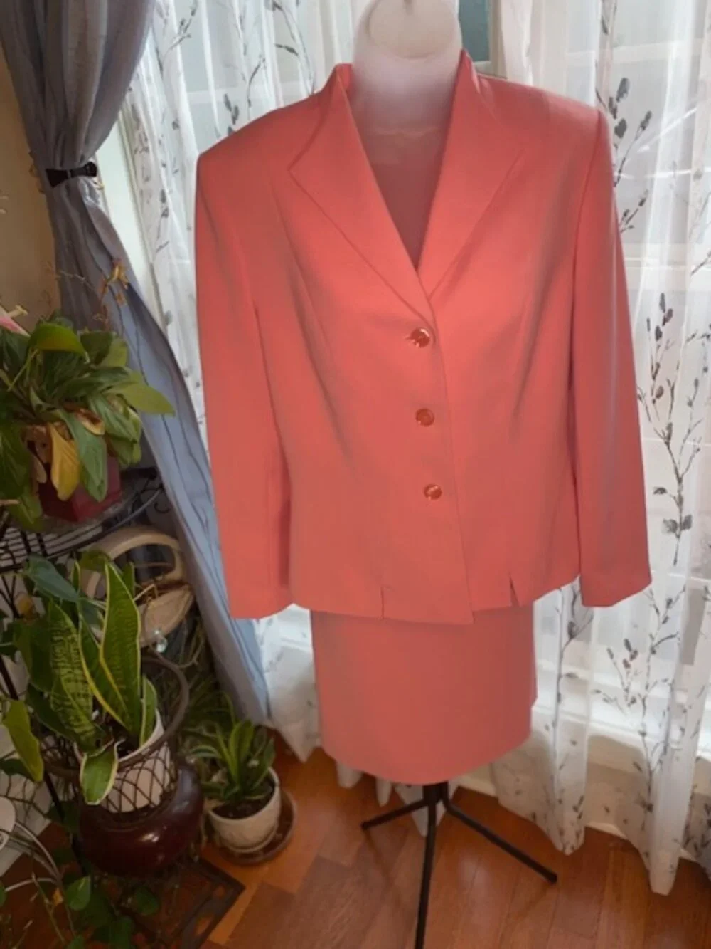 Le Suit 2-Piece Skirt Suit Set – Vibrant Coral Peach – Size 10